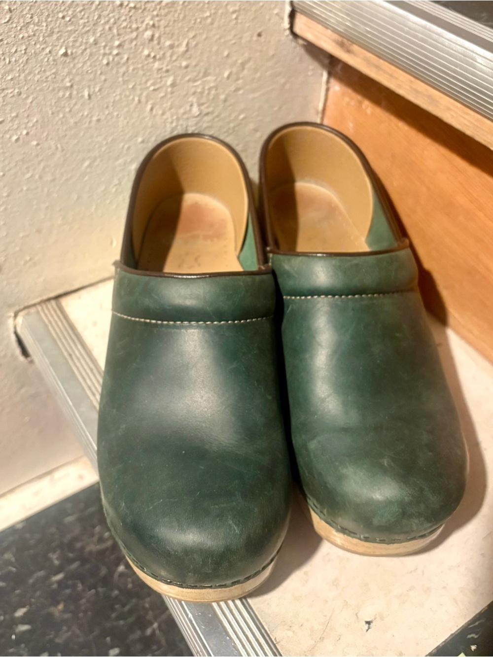 Dansko W39 dark Green Slip-On Leather Clogs